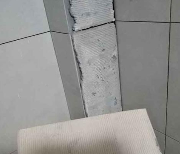 广元市瓷砖空鼓维修公司分享下厨房瓷砖脱落的补救措施。